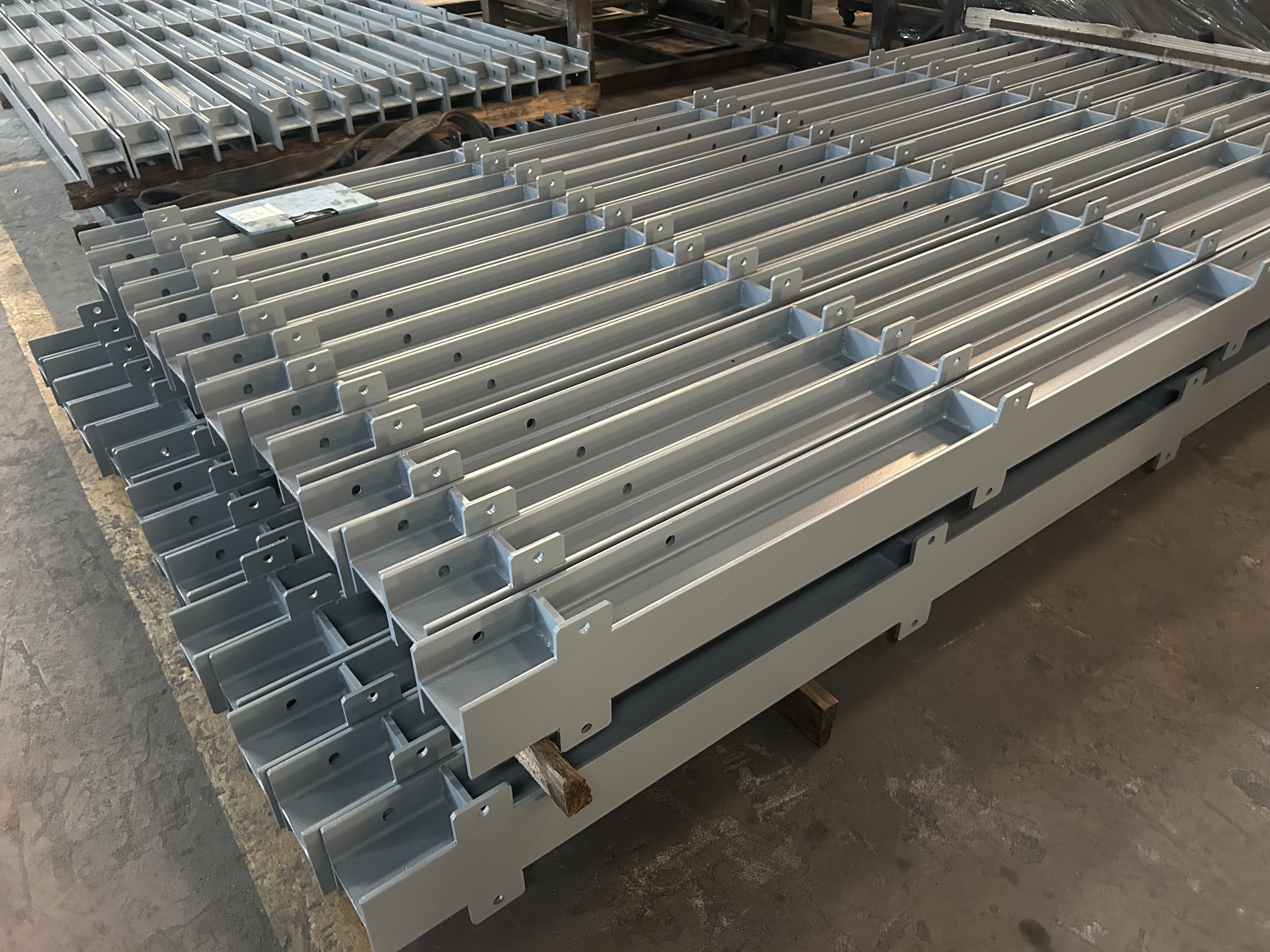 Custom Painted I-Beam Floor Rails – Heavy-Duty Steel Base Rails for Industrial Equipment